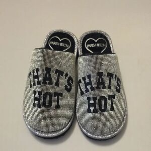 BRAND NEW PARIS HILTON SLIVING  GLITTER RHINESTONE SLIPPERS  THAT's HOT WRITING
